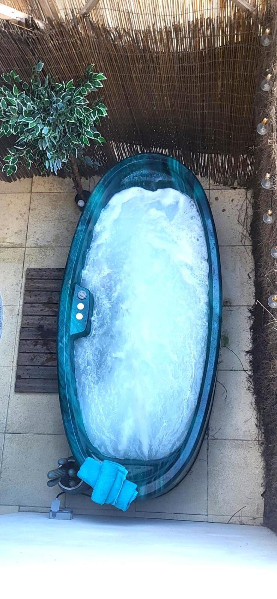 Maison de village avec accès piscine chauffée , spa, Nature , balades, vélo , découverte étang de l'or Candillargues Extérieur photo