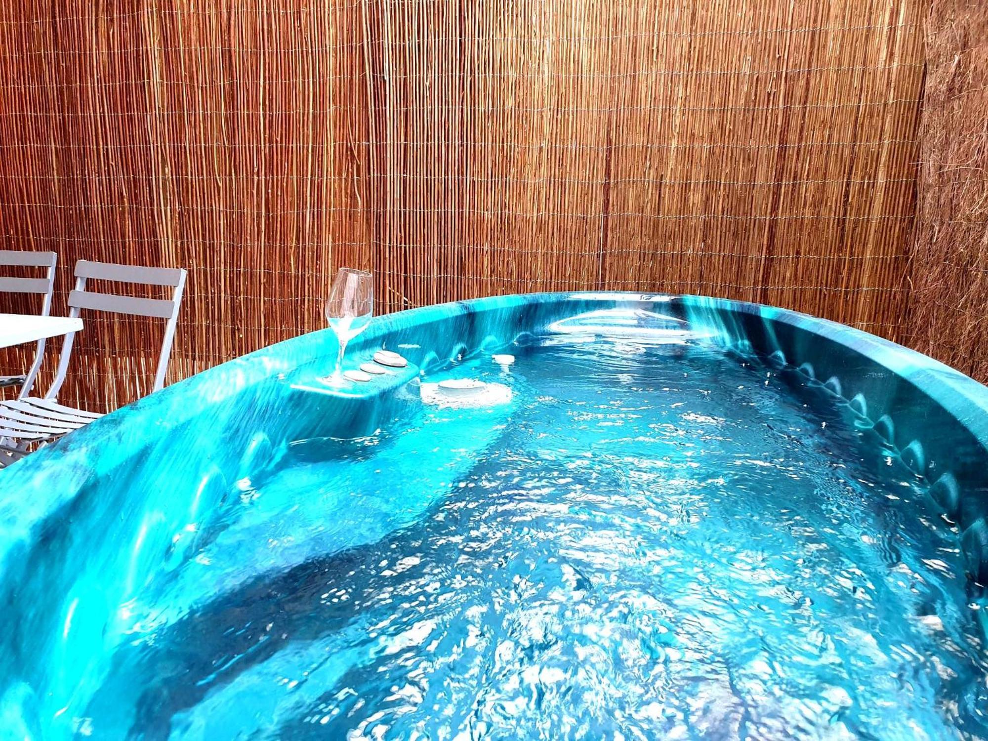 Maison de village avec accès piscine chauffée , spa, Nature , balades, vélo , découverte étang de l'or Candillargues Extérieur photo